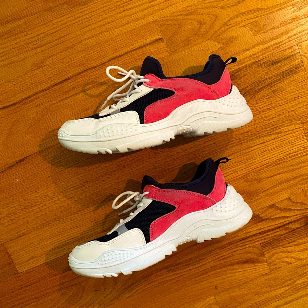 Chunky dad 90s shoes